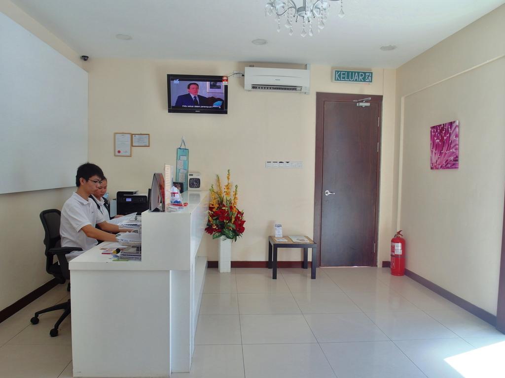 Transit Hotel Labuan Esterno foto