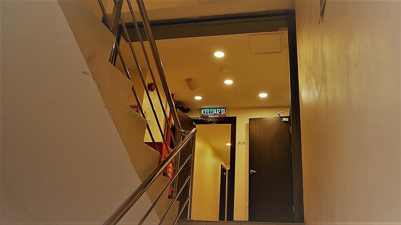 Transit Hotel Labuan Esterno foto