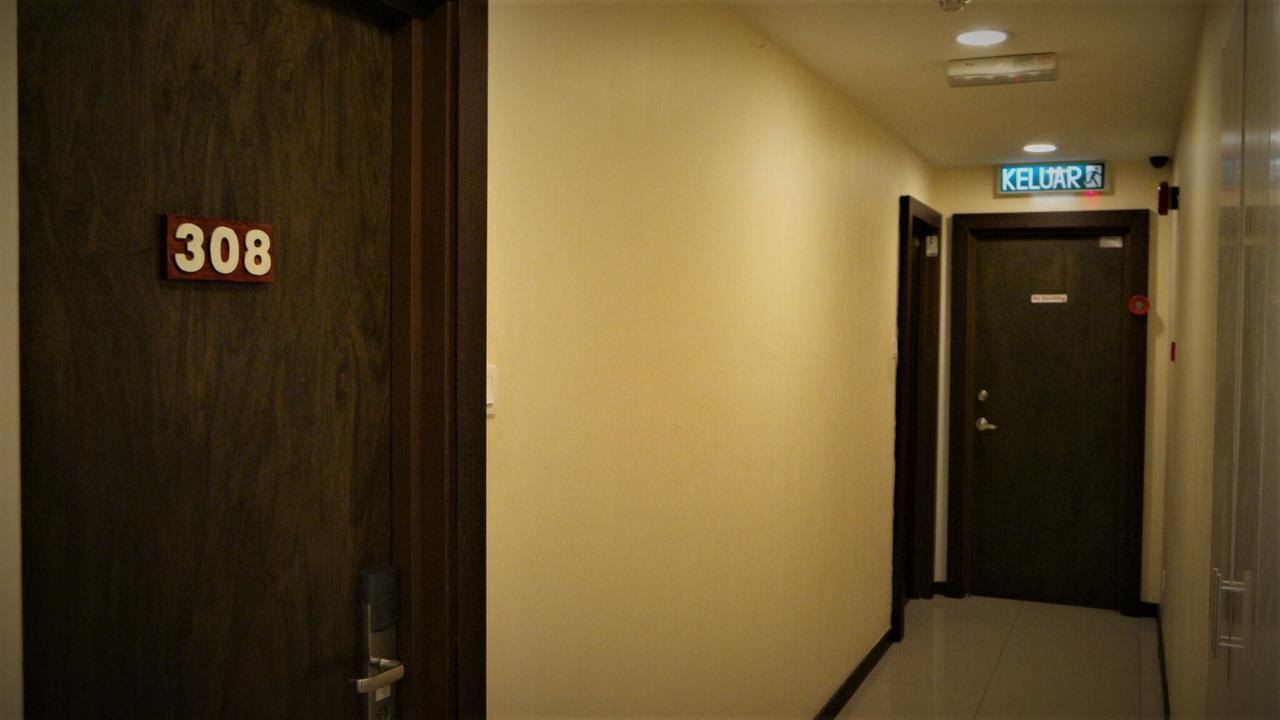 Transit Hotel Labuan Esterno foto