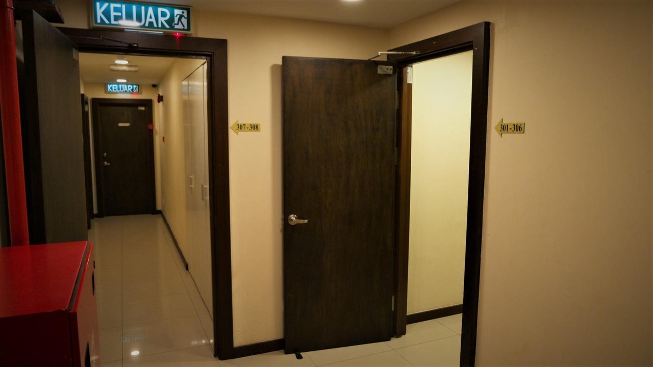 Transit Hotel Labuan Esterno foto