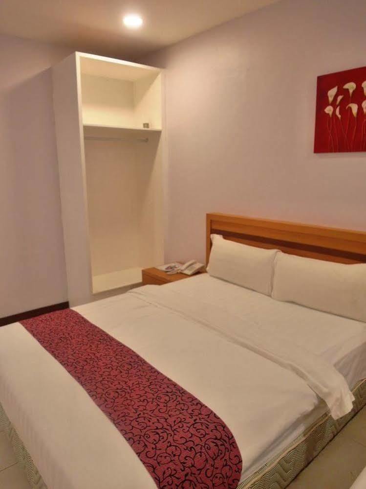 Transit Hotel Labuan Esterno foto