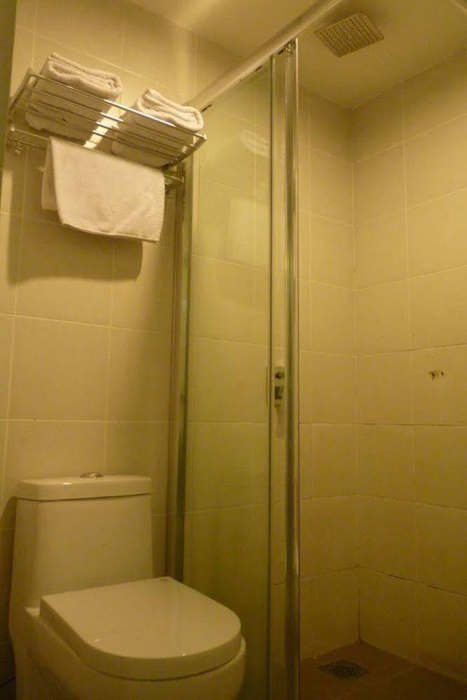 Transit Hotel Labuan Esterno foto